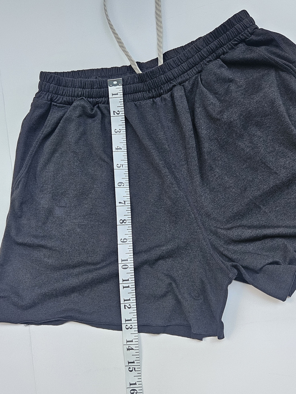 Vuori DreamKnit Boyfriend Shorts Black Heather Women's Size S Raw Hem VW3007 - Picture 7 of 11